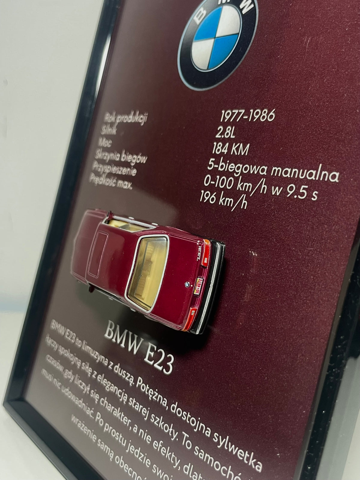 BMW E23 Model w Ramce – widok z boku